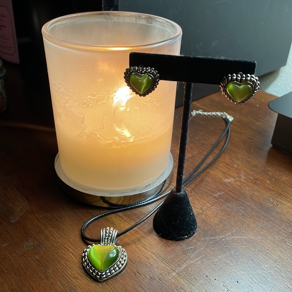 Stunning Green Hearts “Pendant and Earring’s Set” - Picture 3 of 5